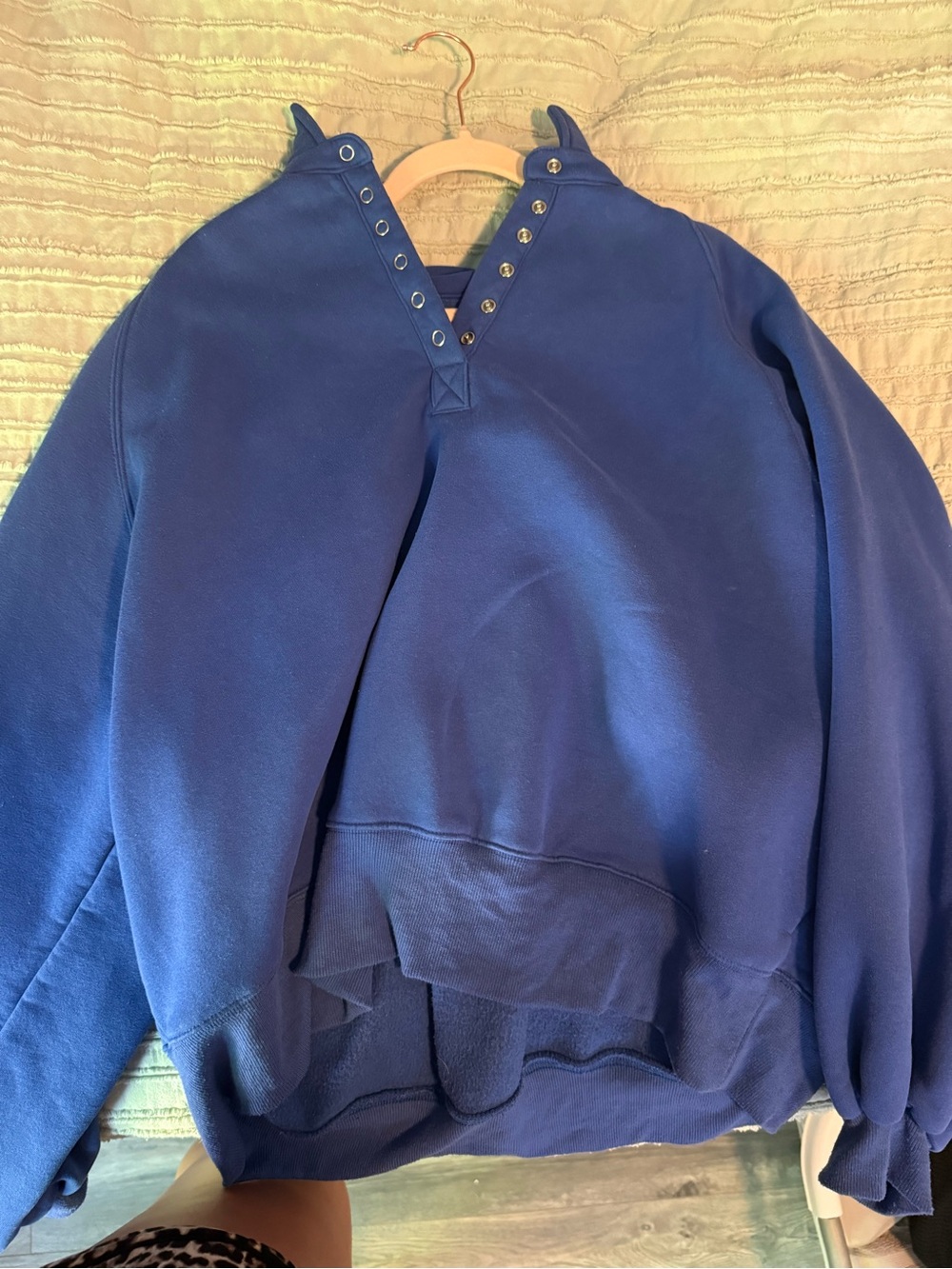 Women's Blue V-Neck Eyelet Pullover Hoodie Sweatshirt